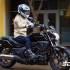 Honda CTX700   film promocyjny i zdjecia - kobieta na CTX700