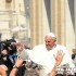 Papiez Franciszek blogoslawi motocyklistow - Papiez