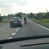 Samochod wyprzedza motocykl  kontrowersyjne nagranie - wyprzedzanie motocykla
