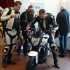 Wiosenny pokaz najnowszych motocykli Hondy w Warszawie - Wystawa motocykli przymiarka