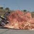 Motocyklowe wyzwanie Juliena Welscha - Julien robi ogien