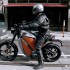 Grafenowe baterie moga zrewolucjonizowac motocykle - motocykl elektryczny miasto