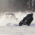 Suzuki GSXR 1000 vs Polaris RZR na zamarznietym jeziorze - wyscig na lodzie