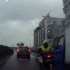 Ciezarowka wjezdza w policyjny motocykl - policjant vs ciezarowka