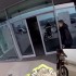 Jezdzil motocyklem po centrum handlowym szuka go policja - welcome