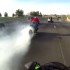 Motocyklisci robia zadyme na autostradzie - dym