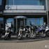 BMW Smorawinski zaprasza na jazdy testowe - BMW Smorawinski przed salonem