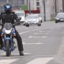 Warszawa motocyklista dotkliwie pobity przez pieszych - Na swiatlach Junak RS 125 2015
