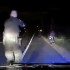 Motocyklista postrzelony przez policjanta przypadkowo - policjant strzela do motocyklisty