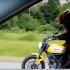 Niedzwiedz na motocyklu zaczepia kierowcow na autostradzie - FacebookPlayButtonAPPROVED copy