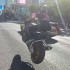 Grupa motocyklistow terroryzuje Las Vegas - motocykl w powietrzu