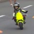 3latek na motocyklu - dziecko na moto