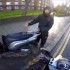 Odstraszyl skuterowego zlodzieja w Londynie - zlodziej kradnie skuter