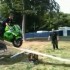 Zjazd motocyklem z ciezarowki  poziom superman - zjazd po desce