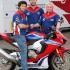 John McGuinness i Guy Martin na motocyklach CBR1000RR Fireblade SP2 w barwach zespolu marzen Honda - Guy Martin Honda Team 2017