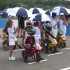 Dzieciaki na motocyklach Zobacz przyszlych mistrzow MotoGP video - wyscigi motocyklowe dzieci
