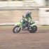 Dziecko na motocyklu Czyzby przyszly mistrz MotoGP - dziecko trenuje offroad