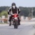 ABS w motocyklu  tak czy nie - hamowanie od tylu Junak Bridgestone Scigacz pl