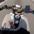 Motocyklista ratuje smartofna kolegi - motocyklista ratuje smartfona