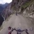 Blizej nieba Ekstremalnie piekna i niebezpieczna gorska przeprawa - przepasc i motocykle