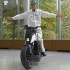 Motocykl ktory stoi sam Honda sklada dokumenty patentowe na niezwykla technologie - Honda Riding Assist