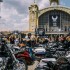 Impreza rocznicowa HarleyaDavidsona w Pradze  tysiace fanow tysiace motocykli - 115 rocznica Harley Davidson w Pradze 2018 05