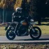 Moto Guzzi V85 TT w akcji Jak on pieknie wyglada FILM - Moto Guzzi V85 TT