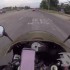 Motocyklista sledzi kierowce ktory uciekl z miejsca kolizji - poscig motocyklem
