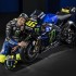 Monster Energy Yamaha MotoGP zalane czernia na sezon 2019 - DyizMlbV4AAaPBP 1