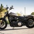 Freedom Days w salonach HarleyDavidson Przetestuj najnowsze motocykle Softail - Harley Davidson Street Bob 2018 test parking