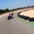 Daniel Ricciardo probuje swoich sil na motocyklu VIDEO - Daniel Ricciardo motocykl