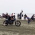 Szalenstwo na piachu  plazowe wyscigi rownolegle w Malezji VIDEO - Motorcycle Beach Racing In Malaysia