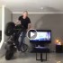 Motocyklem po salonie A ty jaka masz wymowke by nie cwiczyc FILM - Zrzut 002