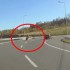 Zakret idiotow kontra dwaj motocyklisci Swiadek nagrywa film ku przestrodze FILM - Wypadek zakret idiotow