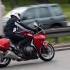 Rewolucyjna dyrektywa UE Motocyklisci pod szczegolna ochrona - autostrada vfr1200 honda test a mg 0032