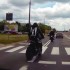 Piesi bez zakazu wkraczania przed nadjezdzajacy pojazd Kontrowersyjny pomysl warszawskiego ZDM - przejscie dla pieszych motocykl