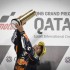 Pierwsza w zyciu wygrana ze specjalna dedykacja po nietypowej inauguracji sezonu MotoGP - MotoGP Moto2 Katar wyscig podium Nagashima