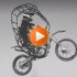 Z wozka na motocykl  niepelnosprawny motocyklista nie odpuszcza VIDEO - skok