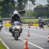 Policjanci na motocyklach tez cwicza swoje umiejetnosci FILM - policjanci szkolenie tor bydgoszcz 2
