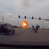Motocyklista ratuje sie przed smiercia pieknym ladowaniem Jak Malysz FILM - motocyklista ratuje sie w pieknym stylu