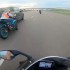 Pickup taranuje motocykliste na autostradzie Gdy chcesz za wszelka cene pokazac kto tu rzadzi - pickup taranuje motocykliste na autostradzie