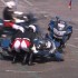 Francja Dzwon motocyklowy w czasie parady policji - kolizja motocykli policyjnych