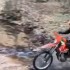Nagral motocyklistow w lesie Nie moze ich ukarac Lesnik szuka kontaktu przez media spolecznosciowe - motocyklisci na szlaku turystycznym w lesie wykus