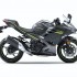 Kawasaki Ninja 400 model 2021  wszystko co musisz wiedziec przed podjeciem decyzji - Kawasaki Ninja 400 Pearl Metallic Graphite Gray prawy bok