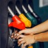 Ile kosztuje paliwo za granica Ceny paliw w krajach Europy Gdzie jest najdrozej a gdzie najtaniej  - dystrybutor paliwa