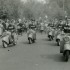 Czy wiesz gdzie jest w Warszawie fabryka WFM Warszawska Fabryka Motocykli  to juz 70 lat historii - Skutery Osa 150 M50 podczas pochodu 1 majowego w 1959 roku. Fotografia ze zbior lw W odzimierza G siorka.