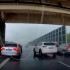 Padal deszcz i grad wiec kierowcy zatrzymali sie na autostradzie pod wiaduktem FILM - samochody parkuja na a4