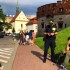 Jazda we dwoje na ehulajnodze jest zabroniona Straznicy miejscy w Krakowie juz wreczaja mandaty za to i inne wykroczenia - straznicy miejscy krakow