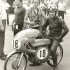 Ryszard Mankiewicz  najlepszy Polak w Mistrzostwach Swiata  - Ryszard Mankiewicz z zona przed wyscigiem klasy 50 cm3 na torze Sachsenring w 1971 roku