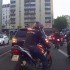 Niebezpieczne tricki motocyklowe na ruchliwej ulicy To jeszcze stunt czy bandyterka video  - brawura motocyklist lw 2